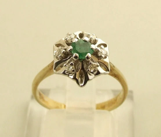 14 karaat gouden ring met smaragd en diamant