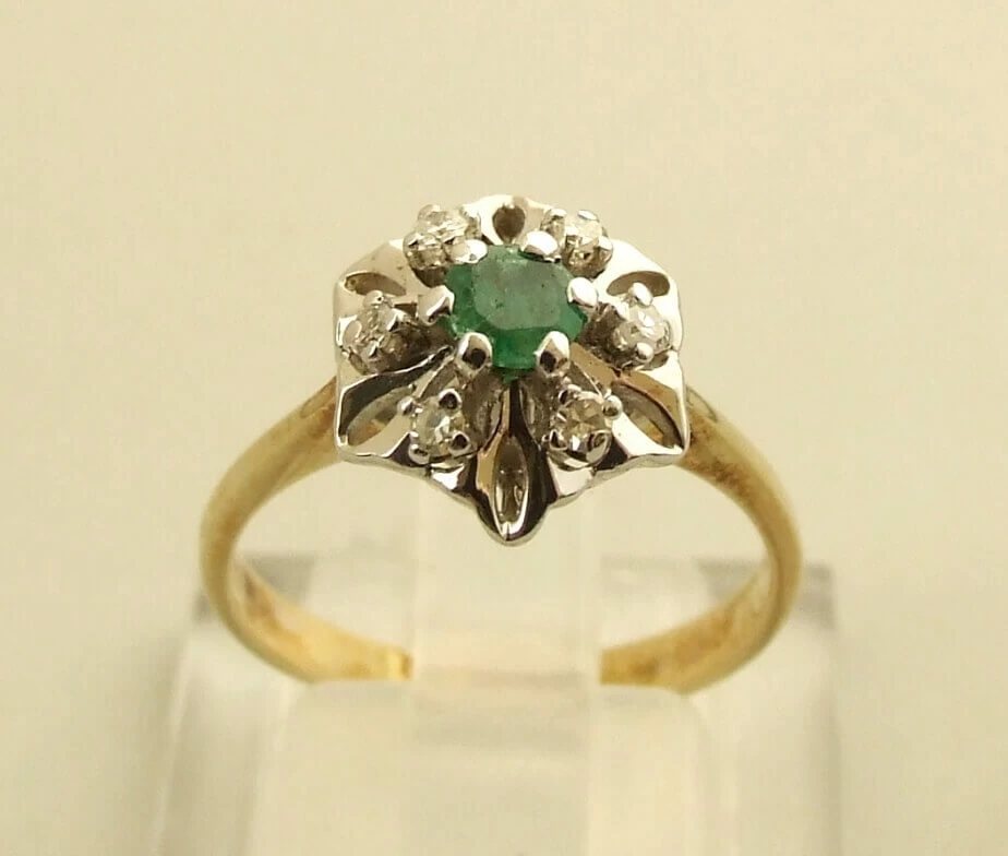14 karaat gouden ring met smaragd en diamant