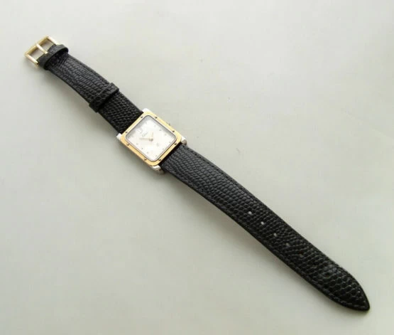 Goud op staal horloge met leren band Goud op staal horloge met leren band