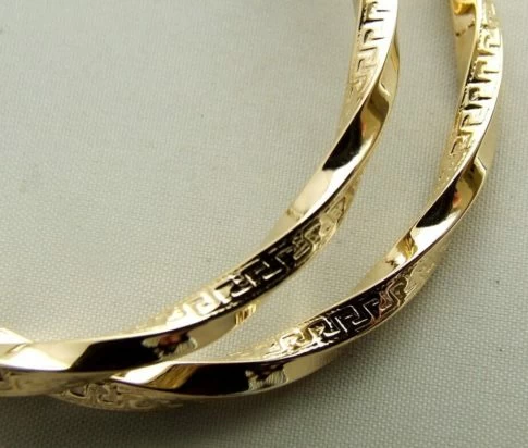 14 karaat gedraaide oorbellen
