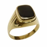 Gouden cachet ring met zwarte lagensteen