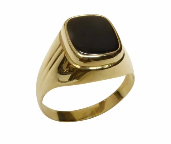 Gouden cachet ring met zwarte lagensteen