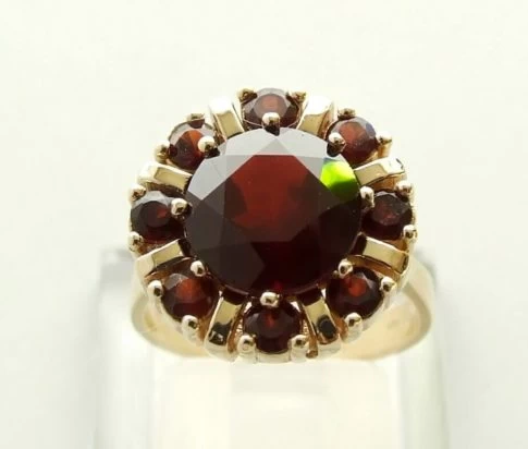 14 karaat gouden ring met granaat