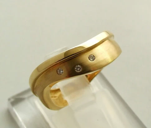 Christian geel gouden ring met diamanten