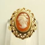 Geel gouden ring met camee