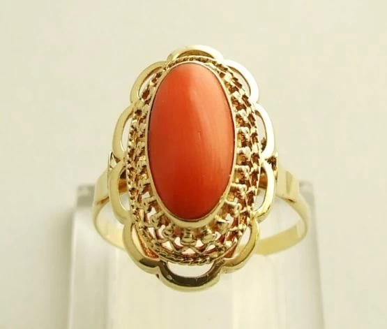 Gouden vintage ring met bloedkoraal