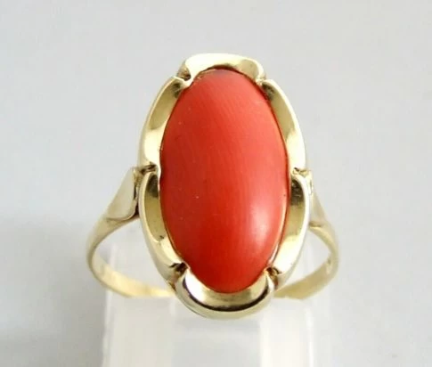 Vintage gouden bloedkoraal ring