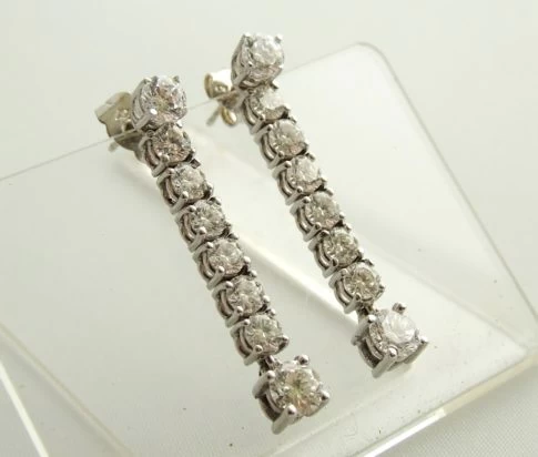 Wit gouden diamanten oorbellen