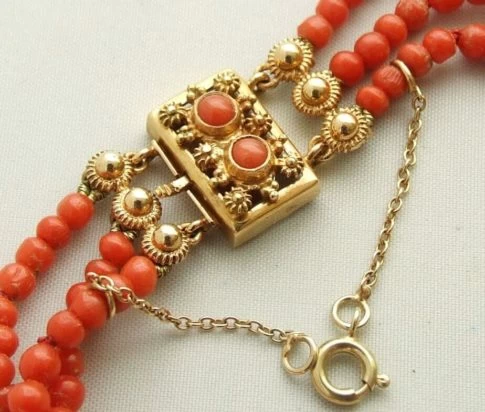 Bloedkoraal collier