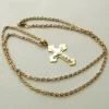Gouden collier met bicolor kruis
