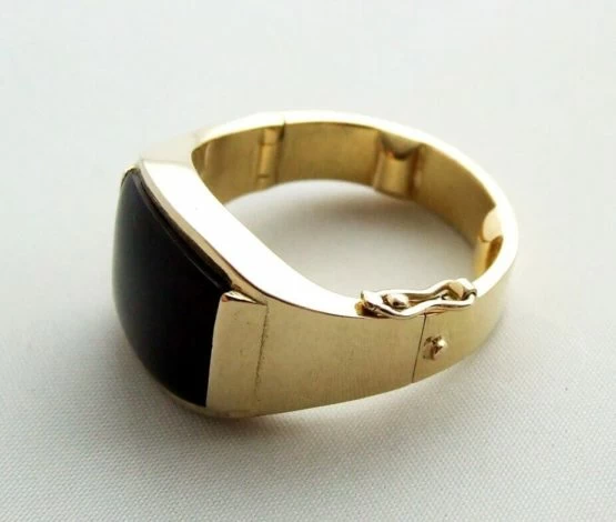 Gouden reuma ring met onyx Gouden reuma ring met onyx