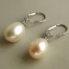 Wit gouden oorbellen met parel