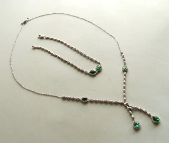 Wit gouden smaragd sieraden set