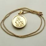 Gouden collier met Christus en Moeder Gods