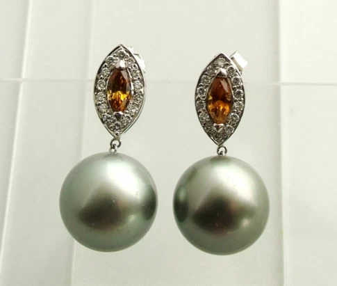 Gouden oorbellen met cultive parels en diamanten