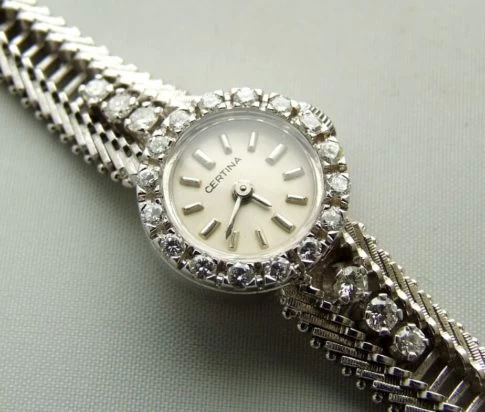 Wit gouden diamanten Certina horloge