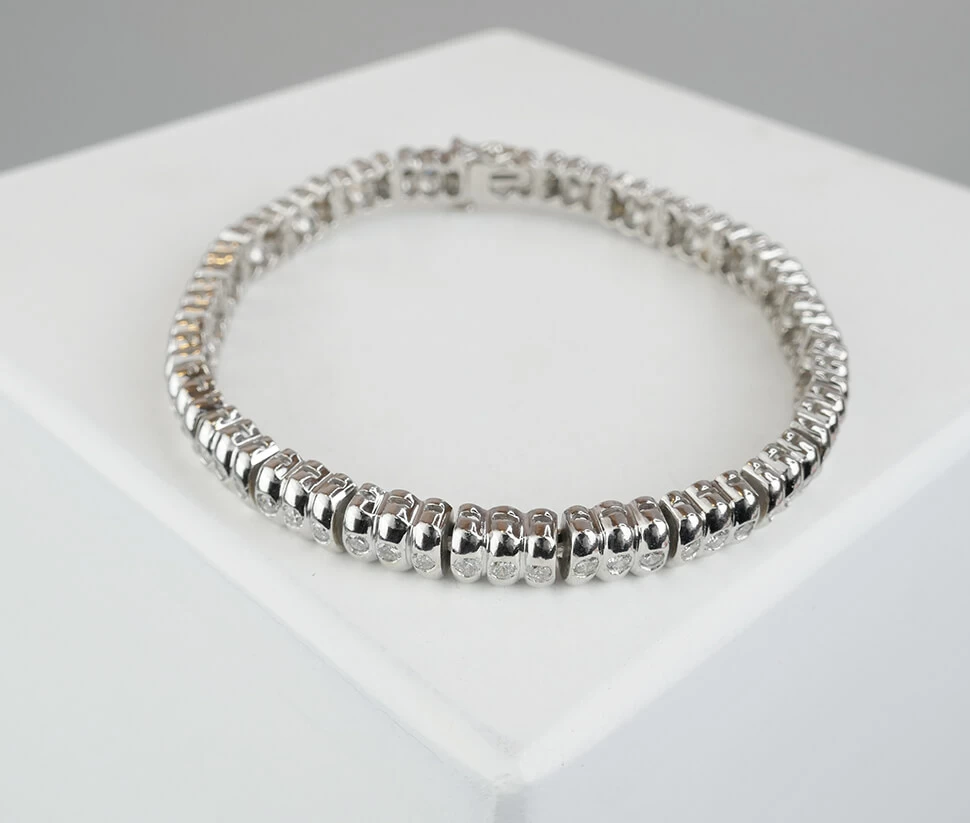 Christian wit gouden armband met diamanten