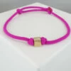 Roze armband met gouden kubus